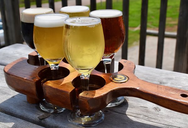 Beer tasting on the terrace of micro-brasserie 'A l'Abri de la Tempête'.