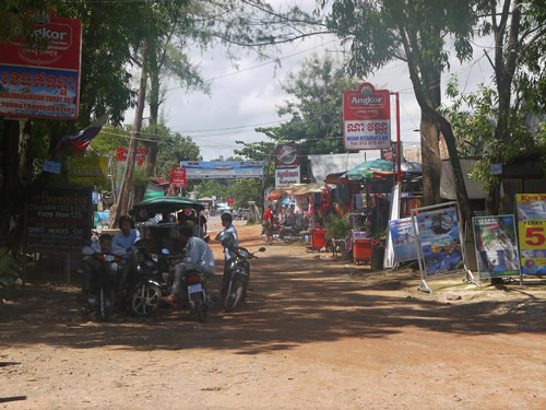 Tuk tuk and moto drivers waiting for clients