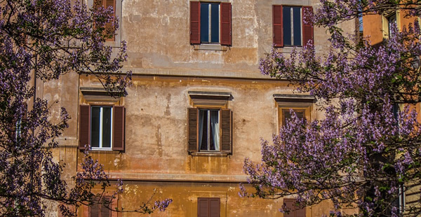 Apartment in Rome in an old villa.