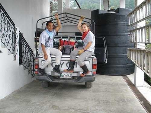 Teens volunteering in Guatemala.