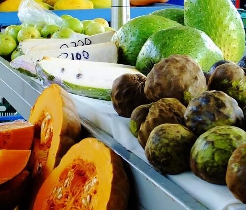 Delicious fruits for a batido smoothie in Samara.