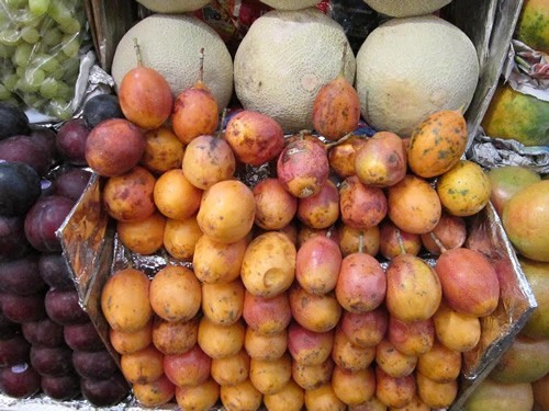 Granada China (sweet granadilla) fruit at the market in Mexico.