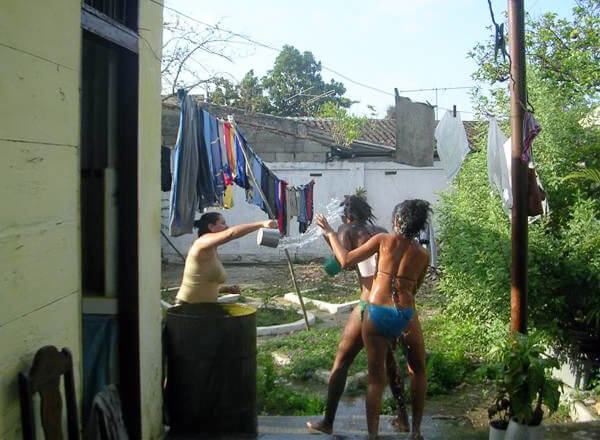 A water fight in the yard in Cuba.