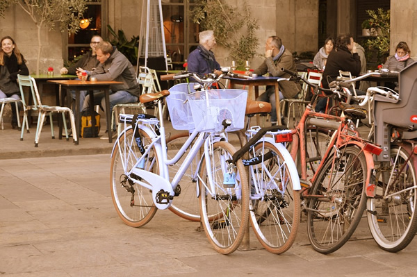 Men and women sitting at a cafe in Barcelona for a break after from their jobs.