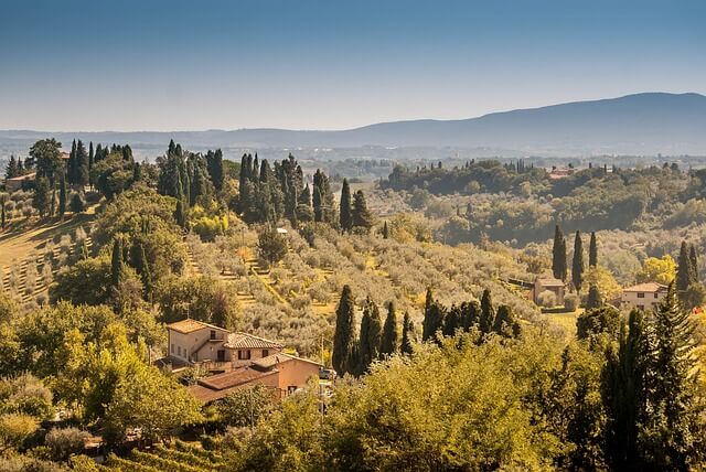 Summer and seasonal jobs in Italy.