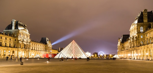 Visiting the Louvre: Reasons to study abroad in places like Paris.