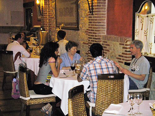 Spaniards and volunteer Anglos conversing at a meal.