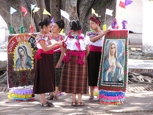 Weaving woman at Teotitlan del Valle, Mexico.