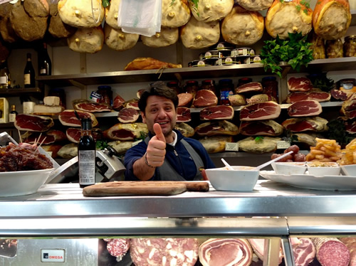 Learn Italian talking to the vendor in a shop in Italy.