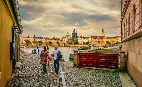 A couple in love in Prague.